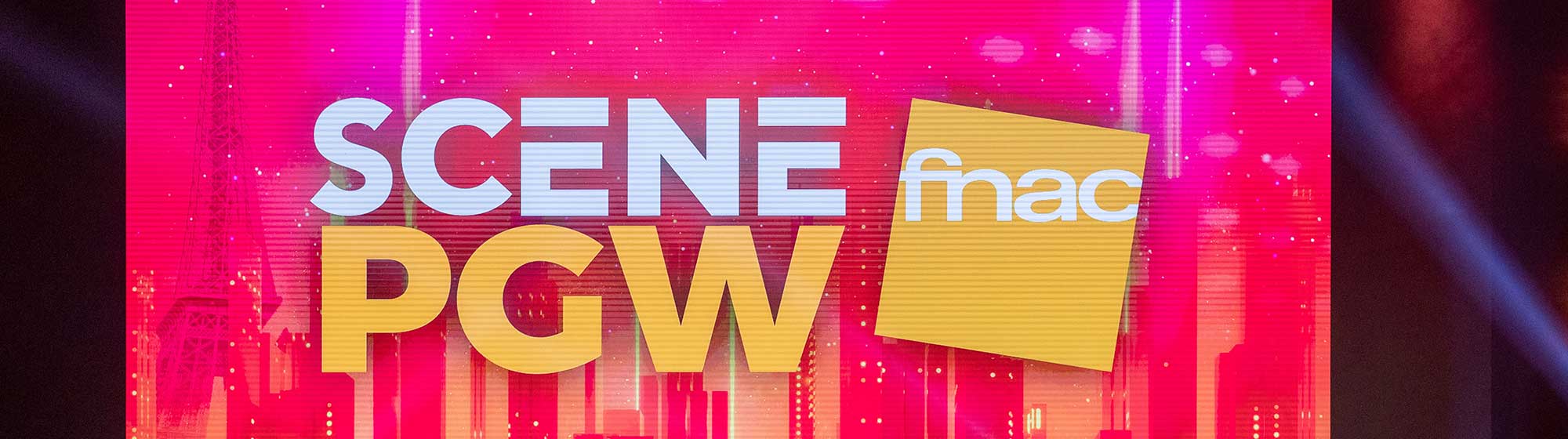 L'animateur présente l'animation de la scène de la Paris Game Week