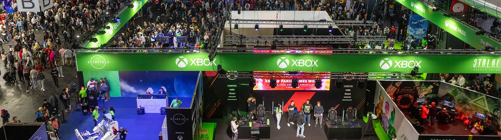 Tous les visiteurs autour du stand Xbox