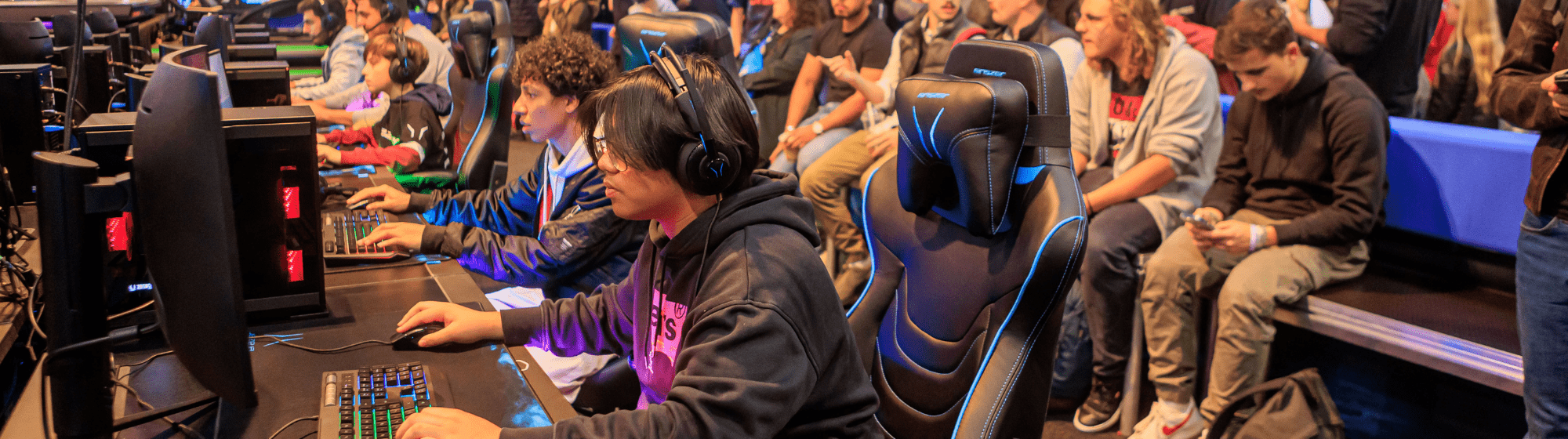Visiteurs jouant sur Paris Games Week
